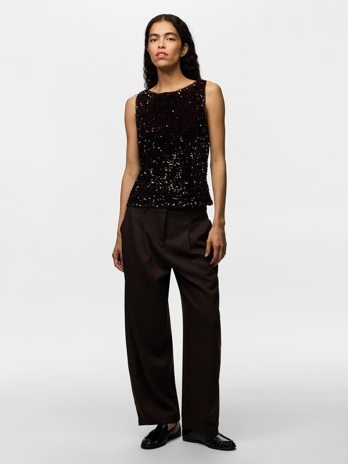 model_shot-front